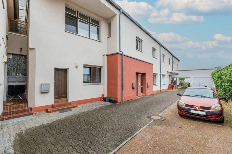 Seitenansicht Hofgeb�ude Dieburg Mehrfamilienhaus Zwei Mehrfamilienh�user mit 8 Wohneinheiten - voll vermietet! Ideal f�r Kapitalanleger!