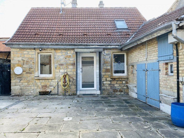 Eingang Alzey / Weinheim Einfamilienhaus Einfamilienhaus in ruhiger Lage von Alzey-Weinheim - ideale Einsteigerimmobilie