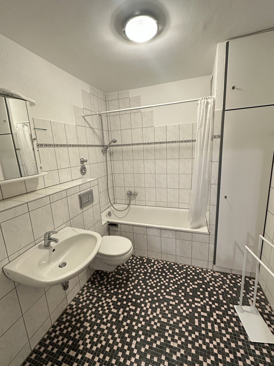 Wannenbad Etagenwohnung Glash�tten