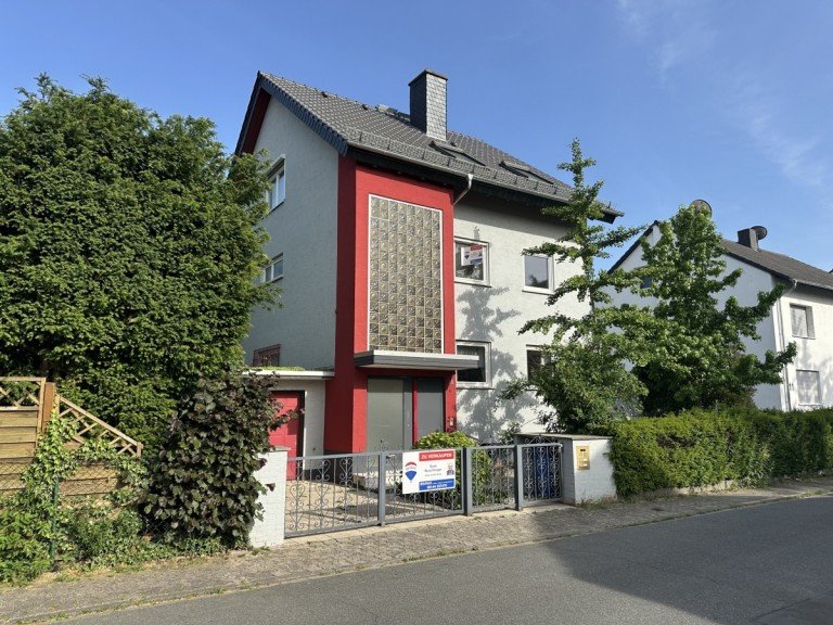 Hausansicht Ginsheim-Gustavsburg Einfamilienhaus Gro�z�giges Einfamilienhaus/Generationenhaus mit auf sch�nem Grundst�ck