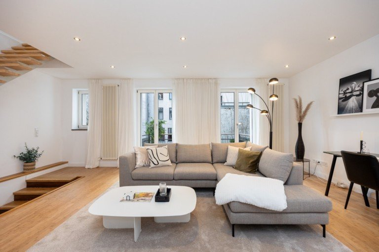 OG-Wohnzimmer M�nchen Etagenwohnung Provisionsfrei / Stilvolles Stadthaus m. 2,5 Zimmer / Sendlinger Tor / Ruhelage / Garten