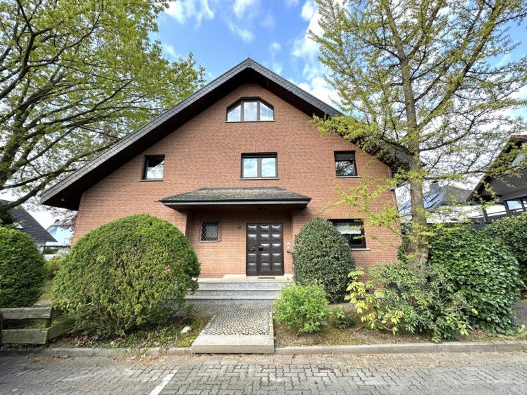 Ansicht Eingang Kriftel - Main-Taunus-Kreis (Kreis) Einfamilienhaus Einfamilienhaus mit integrierter Einliegerwohnung f�r die gro�e Familie!