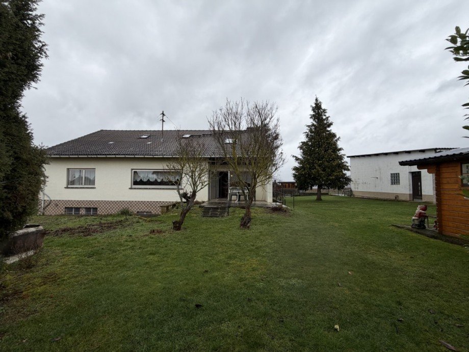 Garten und R�ckansicht 2 Renditeobjekt Duchroth