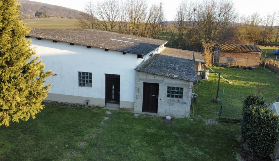 Seitliche Ansicht Scheune Renditeobjekt Duchroth