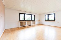 Bild (2bfa95935599132a5b5edc43d7ca198d): Gro�es 2-Familienhaus mit Tageslichtb�dern, Terrasse, Balkon, Garage und sch�nem Garten