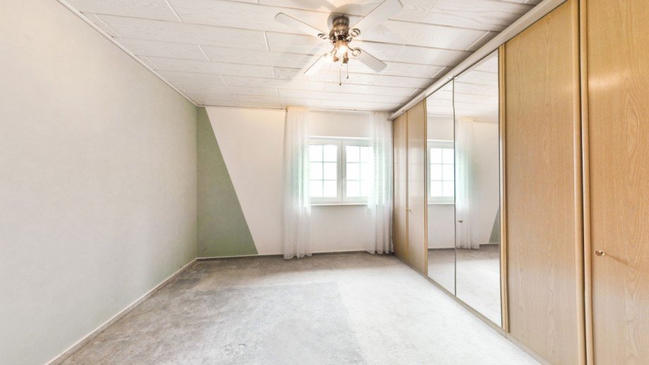 OG_Schlafzimmer Zweifamilienhaus Pfaffen-Schwabenheim
