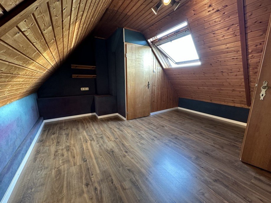 Zimmer im DG Etagenwohnung Bischofsheim