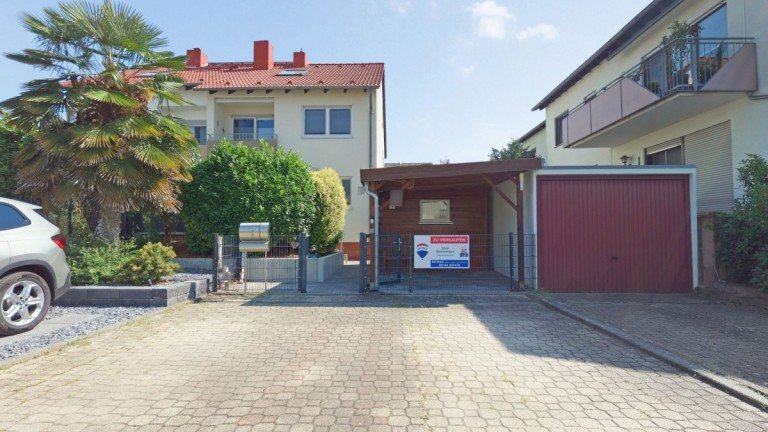 Stra�enansicht_1 Bischofsheim Zweifamilienhaus Sch�ne, neuwertige Doppelhaush�lfte mit 2 Wohneinheiten (auch als Einfamilienhaus nutzbar)