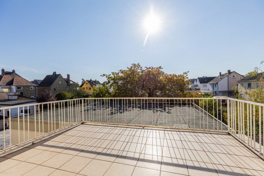 Balkon Wohnung Obergeschoss Zweifamilienhaus Bischofsheim
