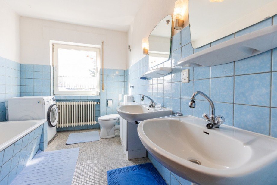 Ansicht Bad 1 Dachgeschosswohnung Bischofsheim