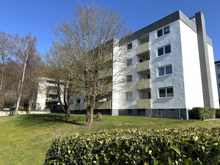 Aussenansicht Niedernhausen - Rheingau-Taunus-Kreis (Kreis) Etagenwohnung Helle, gem�tliche 2-Zimmerwohnung mit Balkon, Stellplatz und Blick ins Gr�ne!