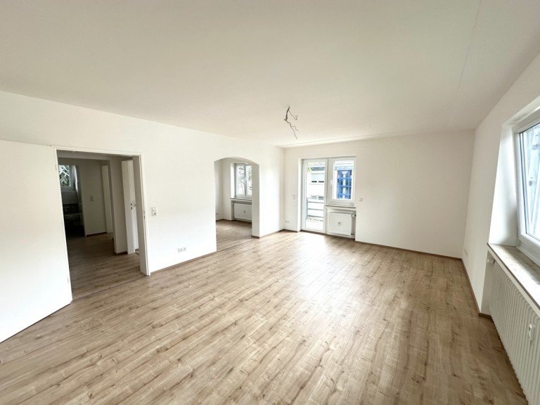 Wohnbereich Bild 1 Kriftel - Main-Taunus-Kreis (Kreis) Etagenwohnung Ruhige Wohnlage 3,5 Zimmerwohnung in einem 3-Parteienhaus!