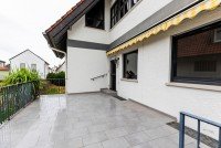 Bild (79b18e873456d7875b01df62c0585ce3): Gro�es 2-Familienhaus mit Tageslichtb�dern, Terrasse, Balkon, Garage und sch�nem Garten