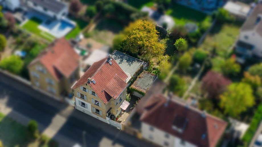 Schr�gansicht vorne Zweifamilienhaus Bischofsheim