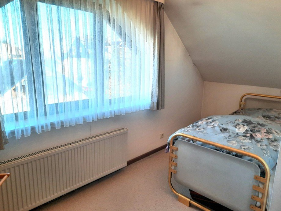 2.OG_Kleines Dachzimmer Einfamilienhaus Kriftel