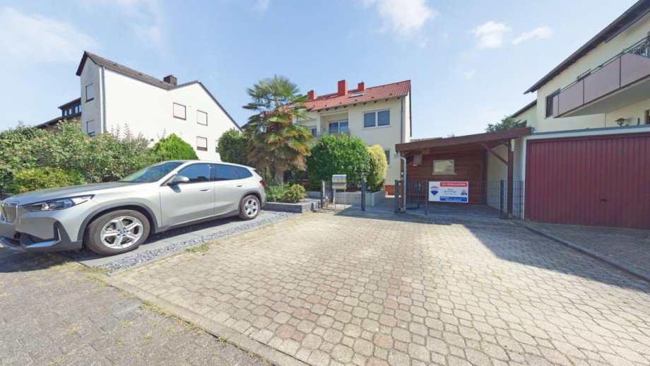Stra�enansicht Zweifamilienhaus Bischofsheim