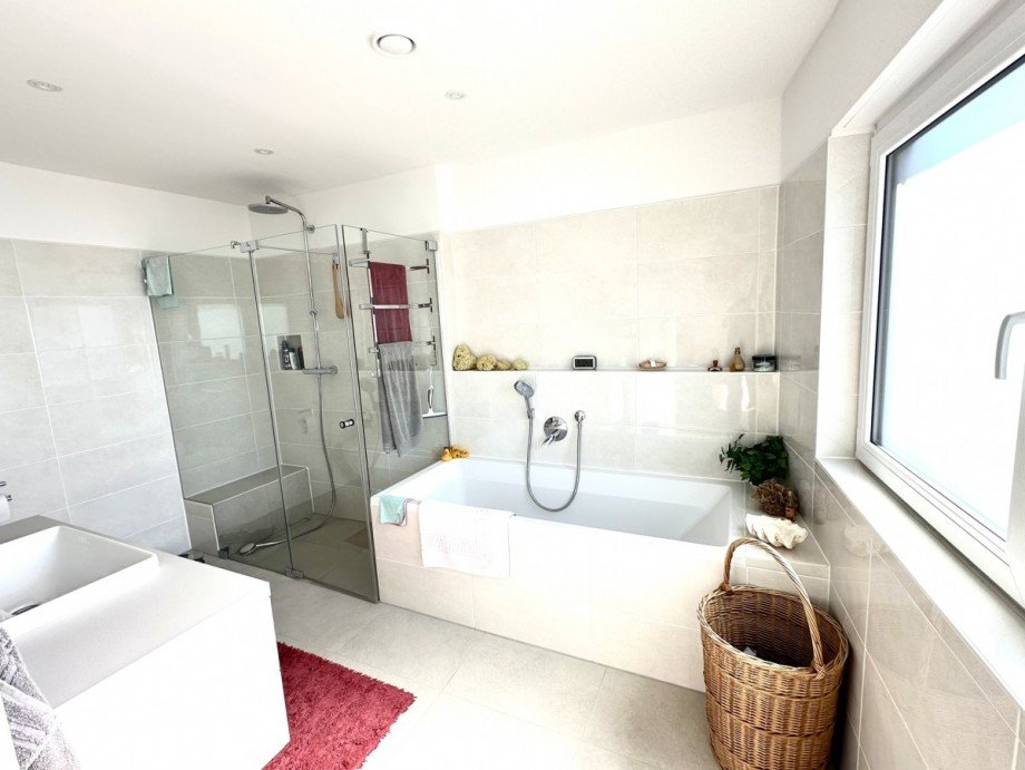 TGL-Wannen u. Duschbad Penthousewohnung Hofheim