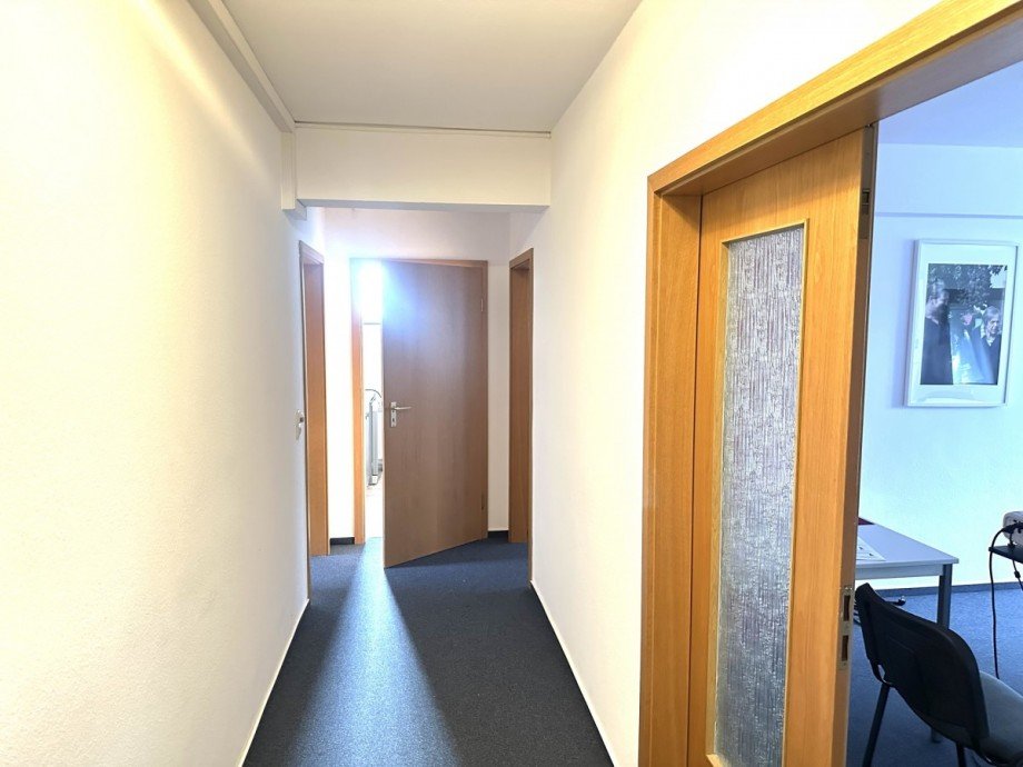 Flur Untergeschoss B�rofl�che Kriftel