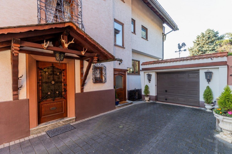 Einfahrt Zweifamilienhaus Bischofsheim