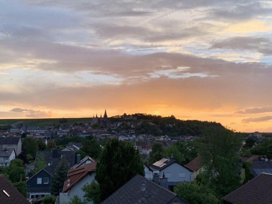 Blick bei D�mmernung Maisonettewohnung Oppenheim