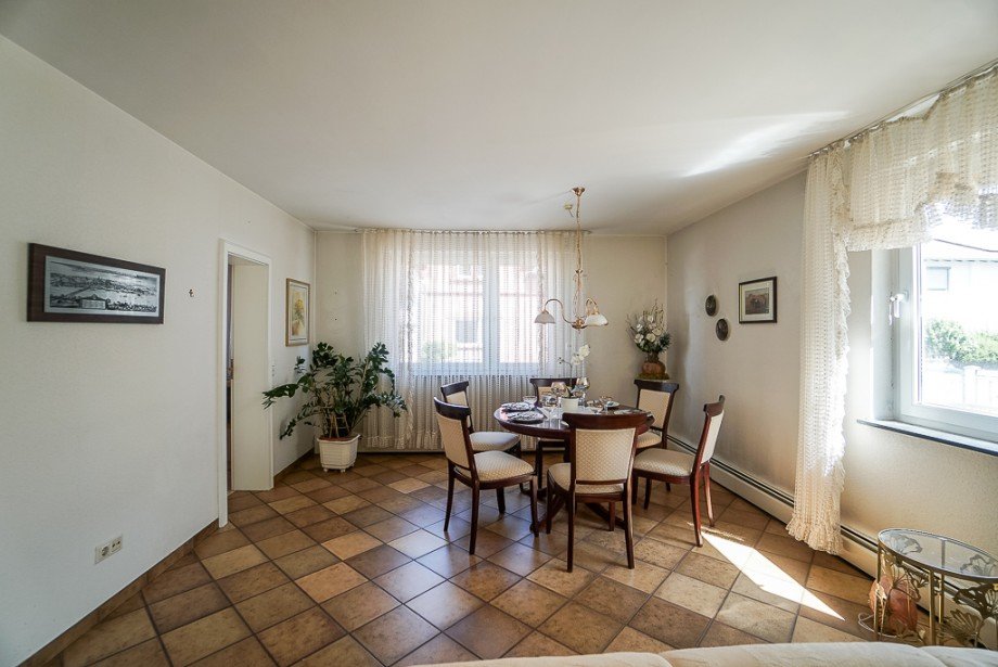 Haupthaus EG Essbereich Einfamilienhaus Mainz