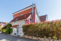 Bild (bfe6c20e090287496229a4d8e8ec1c82): Stilvoll. Ruhig. Besonders. - Ihr neues Familienhaus mit Kamin, offenem Wohnkonzept und Gartenidylle