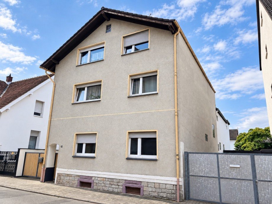 Hausansicht Mehrfamilienhaus Bischofsheim
