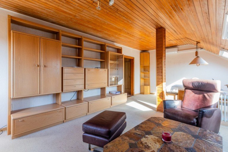 Ansicht Wohn/Esszimmer 1 Bischofsheim Dachgeschosswohnung 3-Zimmer-Dachgeschosswohnung mit Tageslichtbad und Garage in kleinem Mehrfamilienhaus