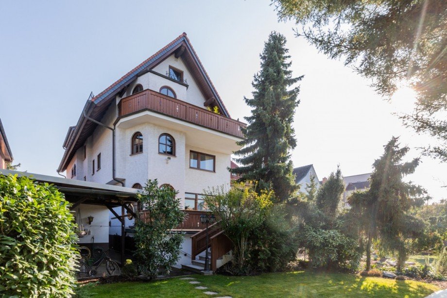 Hausansicht vom Garten Etagenwohnung Bischofsheim