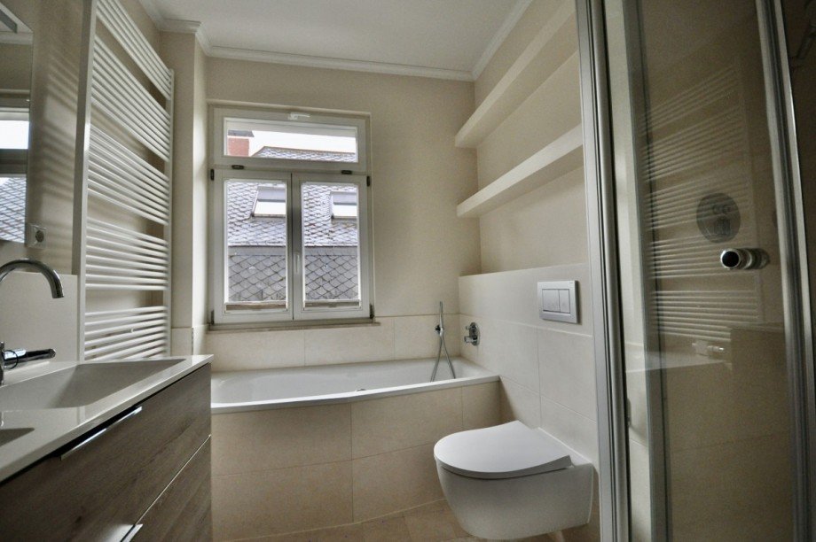 Badezimmer Ansicht 1 Etagenwohnung Wiesbaden