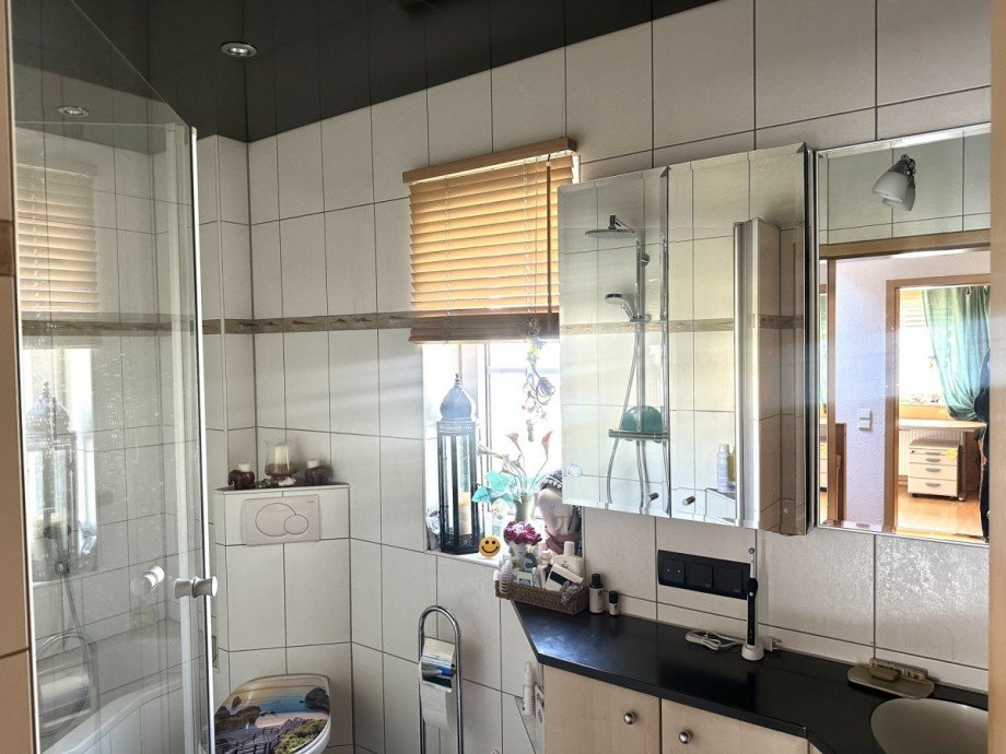 Hauptbad Doppelhaush�lfte Frankfurt am Main