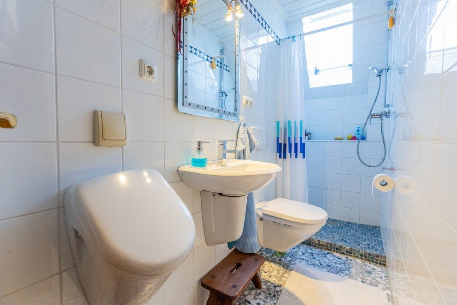 Badezimmer 1.OG_Hinterhaus Zweifamilienhaus Bischofsheim