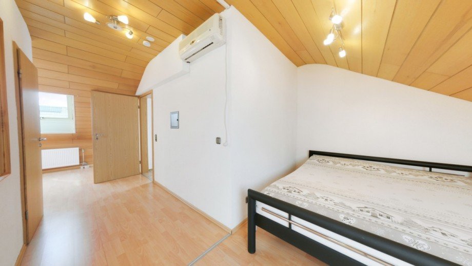 Schlafzimmer Zweifamilienhaus Bischofsheim