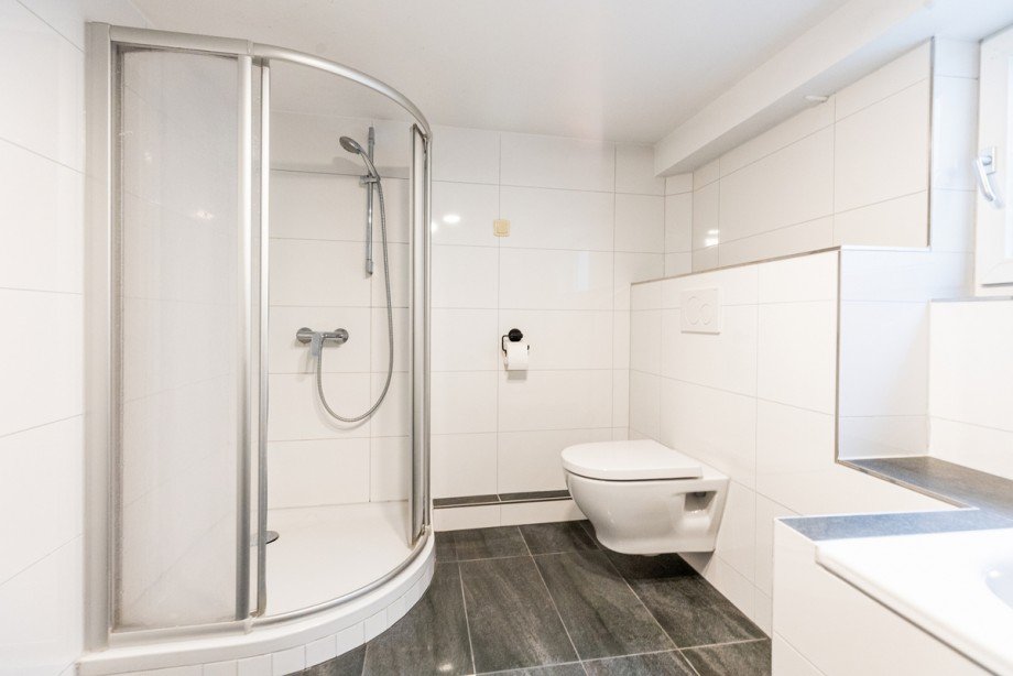 Badezimmer Whg. EG_Ansicht 2 Zweifamilienhaus Bischofsheim