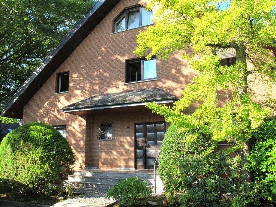 Frontansicht Eingang Einfamilienhaus Kriftel