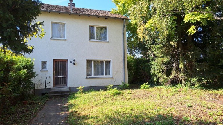 Frontansicht mit Vorgarten Wiesbaden / Wiesbaden Nordost Doppelhaush�lfte Doppelhaush�lfte in bevorzugter Wiesbadener Lage