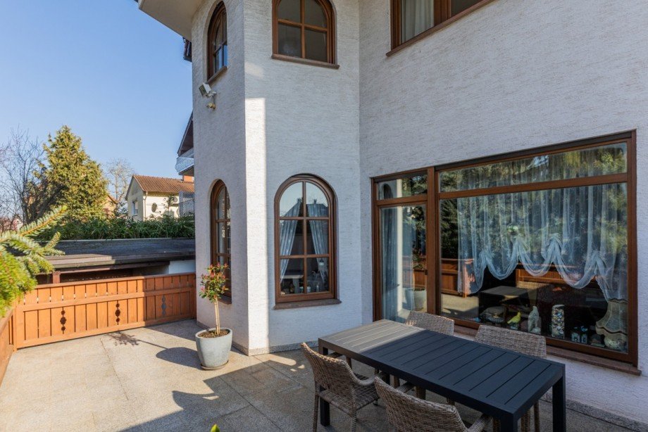 Terrasse_Vorderhaus Zweifamilienhaus Bischofsheim